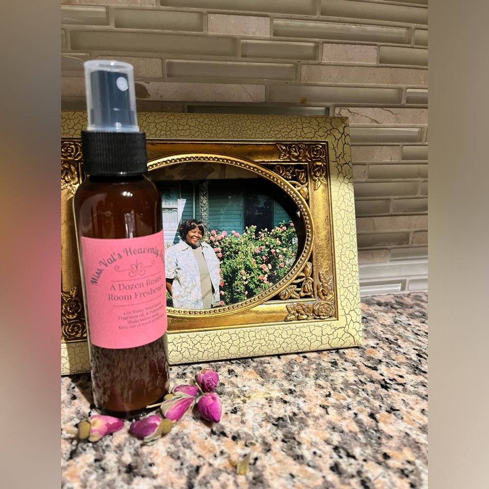 A Dozen Roses Room Fresheners 4oz Handmade Miss.Val’s Heavenly Scents - Picture 2 of 3